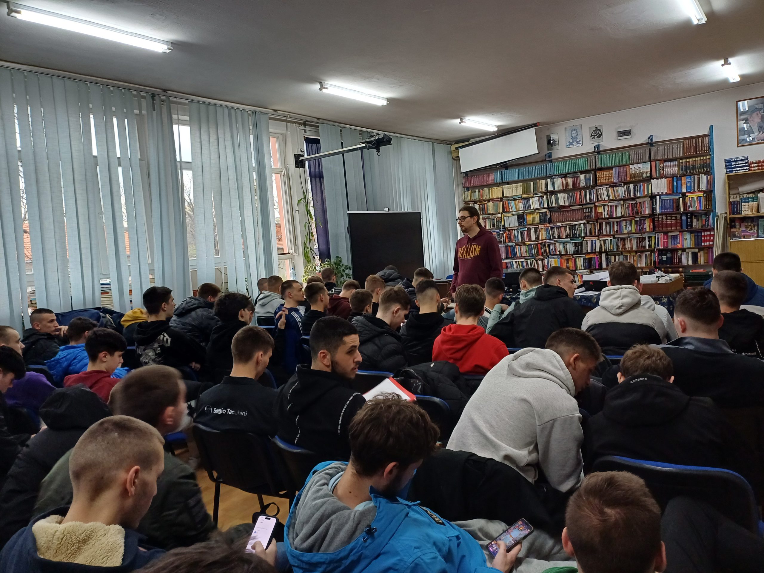 Maturanti Prve tehničke škole u Kruševcu učili o donošenju informisane karijerne odluke