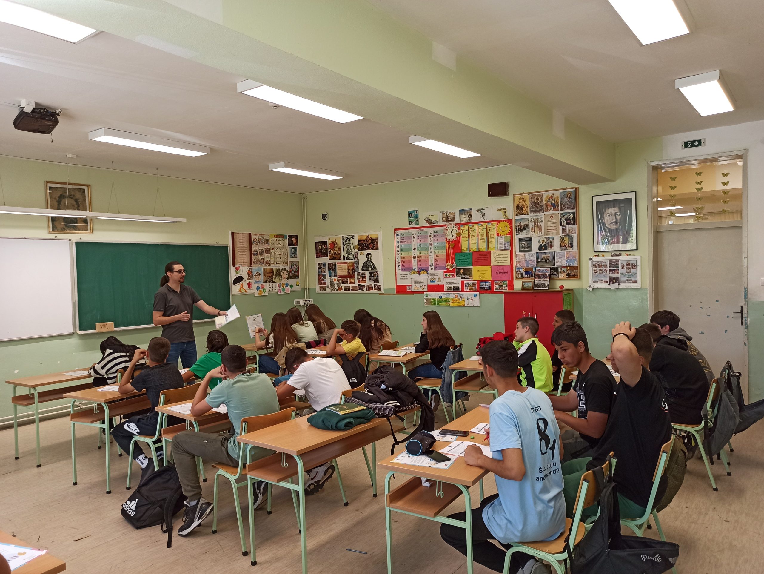 Razbijanje rodnih stereotipa u Gornjem Stepošu: Osmaci istraživali stereotipe u vezi sa obrazovanjem i zapošljavanjem
