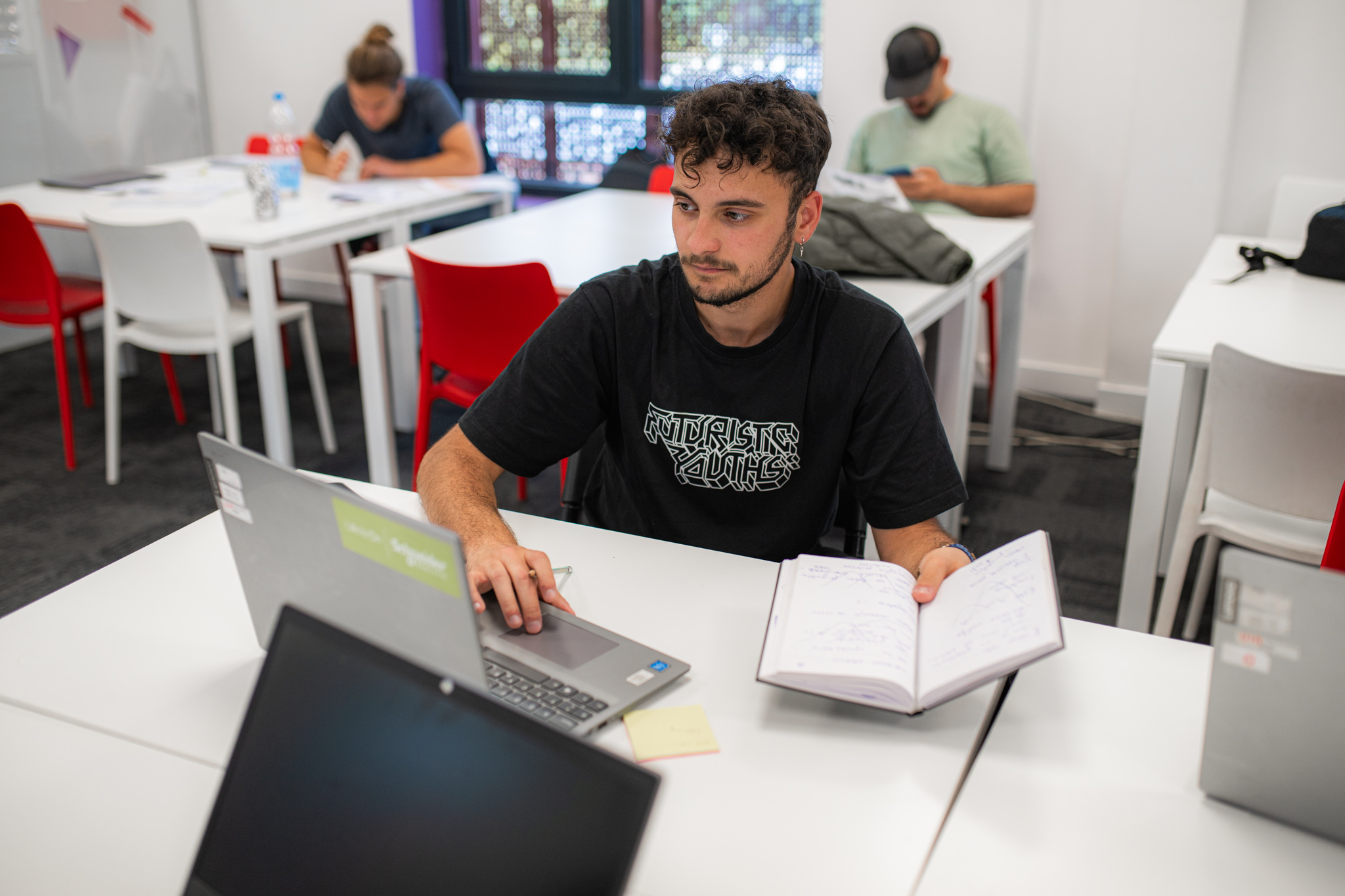 LinkedIn bez stresa: Kako da napraviš profil koji radi za tebe