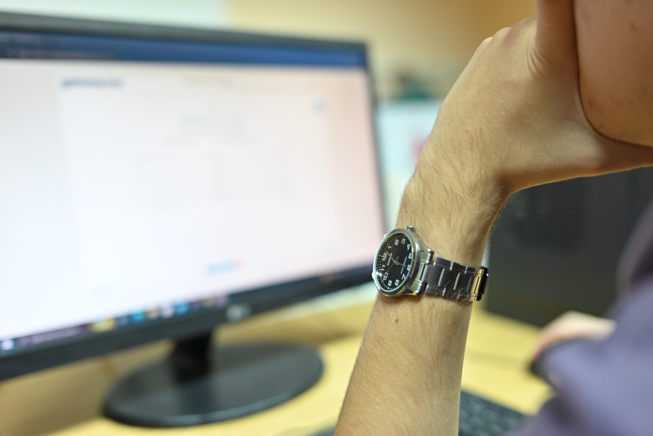 „Posao na klik“ – da li su digitalne platforme šansa ili zamka za mlade?