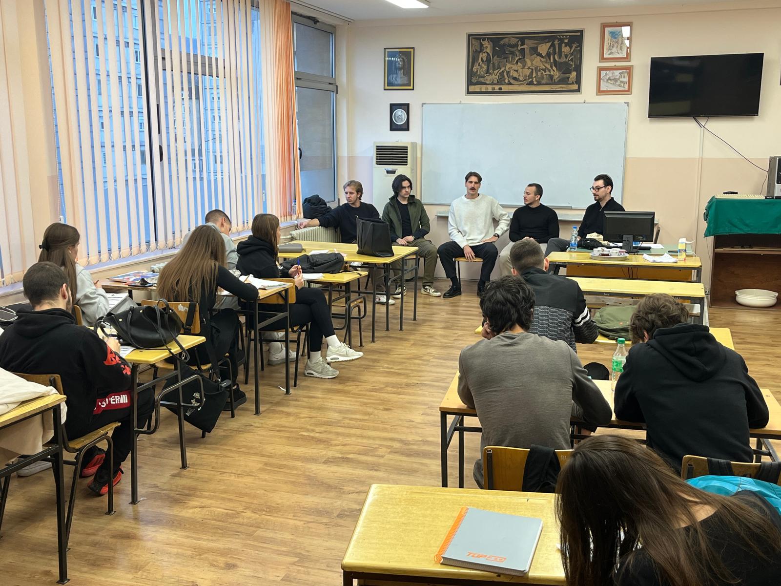 Realni susret sa zanimanjima: učenici Gimnazije „Vuk Karadžić“ u Trsteniku upoznali studijske i karijerne puteve