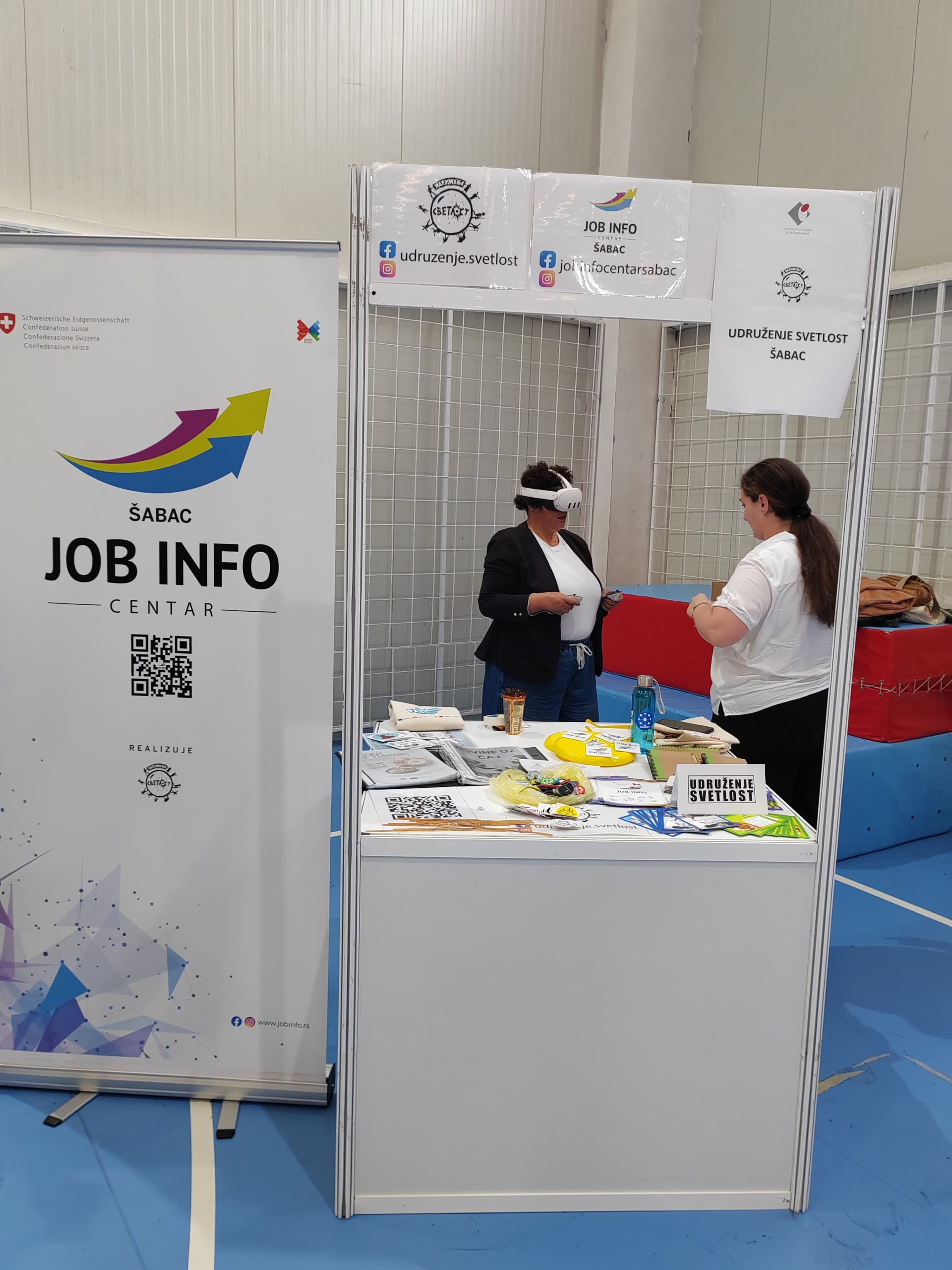 Uspešno učešće Job Info Centra Šabac na Sajmu zapošljavanja: VR tehnologija i praktična podrška u fokusu posetilaca